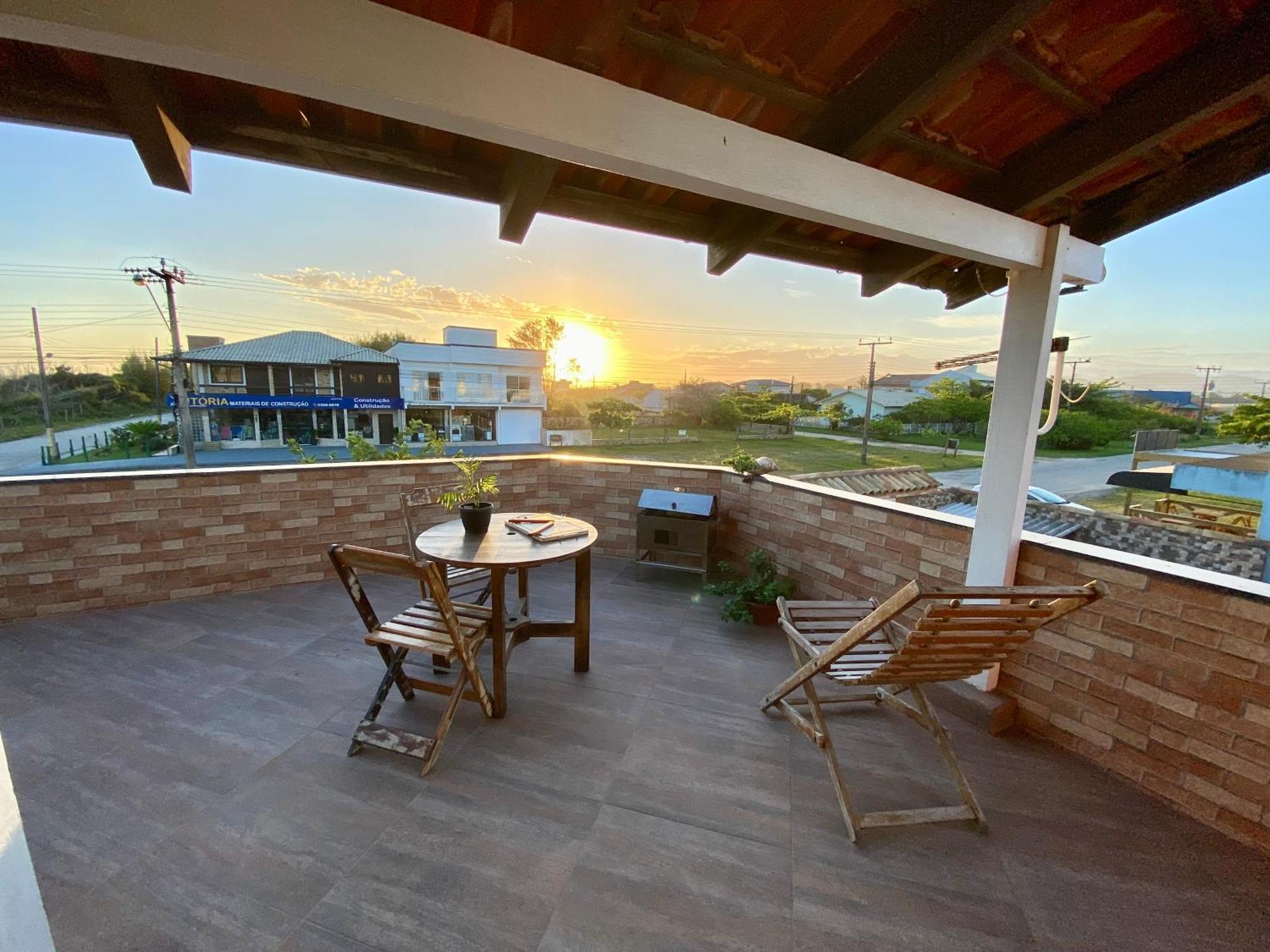 Apartment 1,5km Br 101 - 700m Praia- Aptos Equipados E Exclusivos - Com Terraco Ou Varanda - Por Do Sol - Wi-fi 600mg - Itapiruba Imbituba (Santa Catarina)